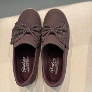 Skechers memory foam 6.5 lavender with bows and studs